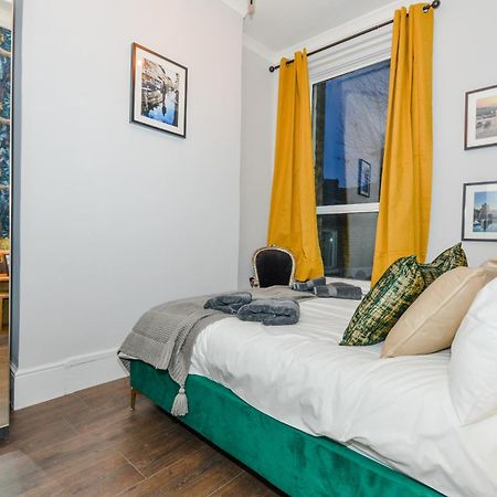 Cosy 1 Bedroom Home For Small Families London Exterior foto